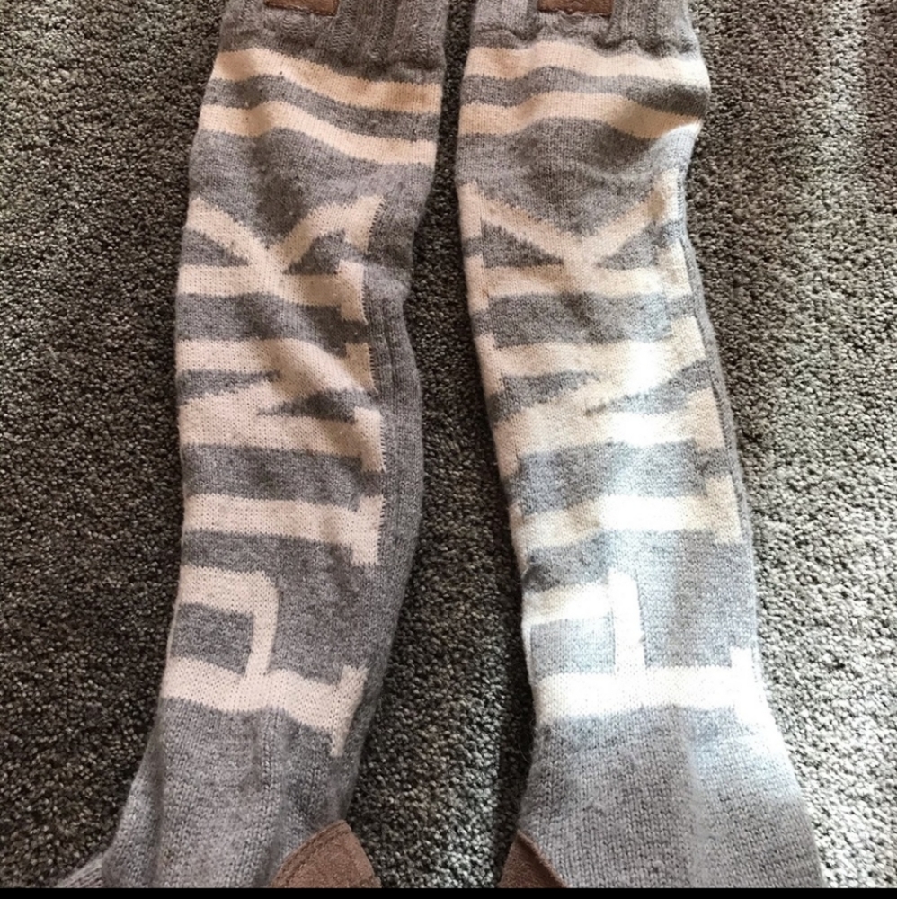 🆕RARE ECU VS PINK MUKLUK Slipper boots M(7-8)
